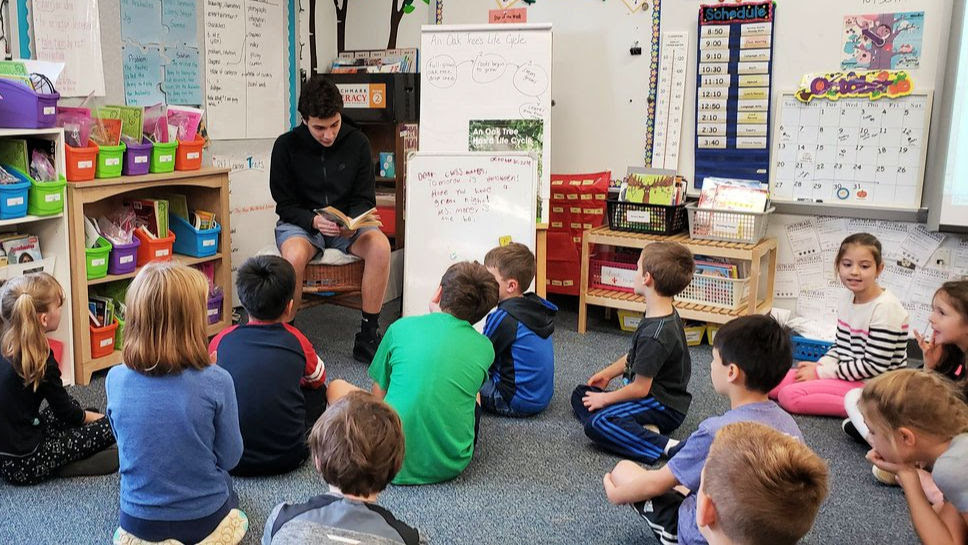 Mason Junior reads to Mount Daniel Students